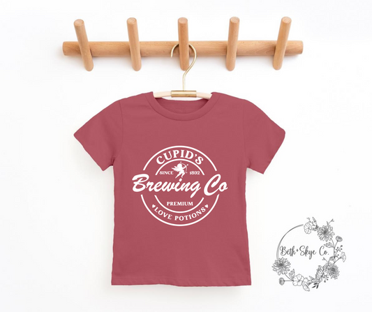 TODDLER CUPID'S BREWING (WHITE FONT) TEE